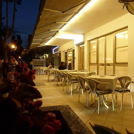 Hotel Gioiella Rimini Esterno foto