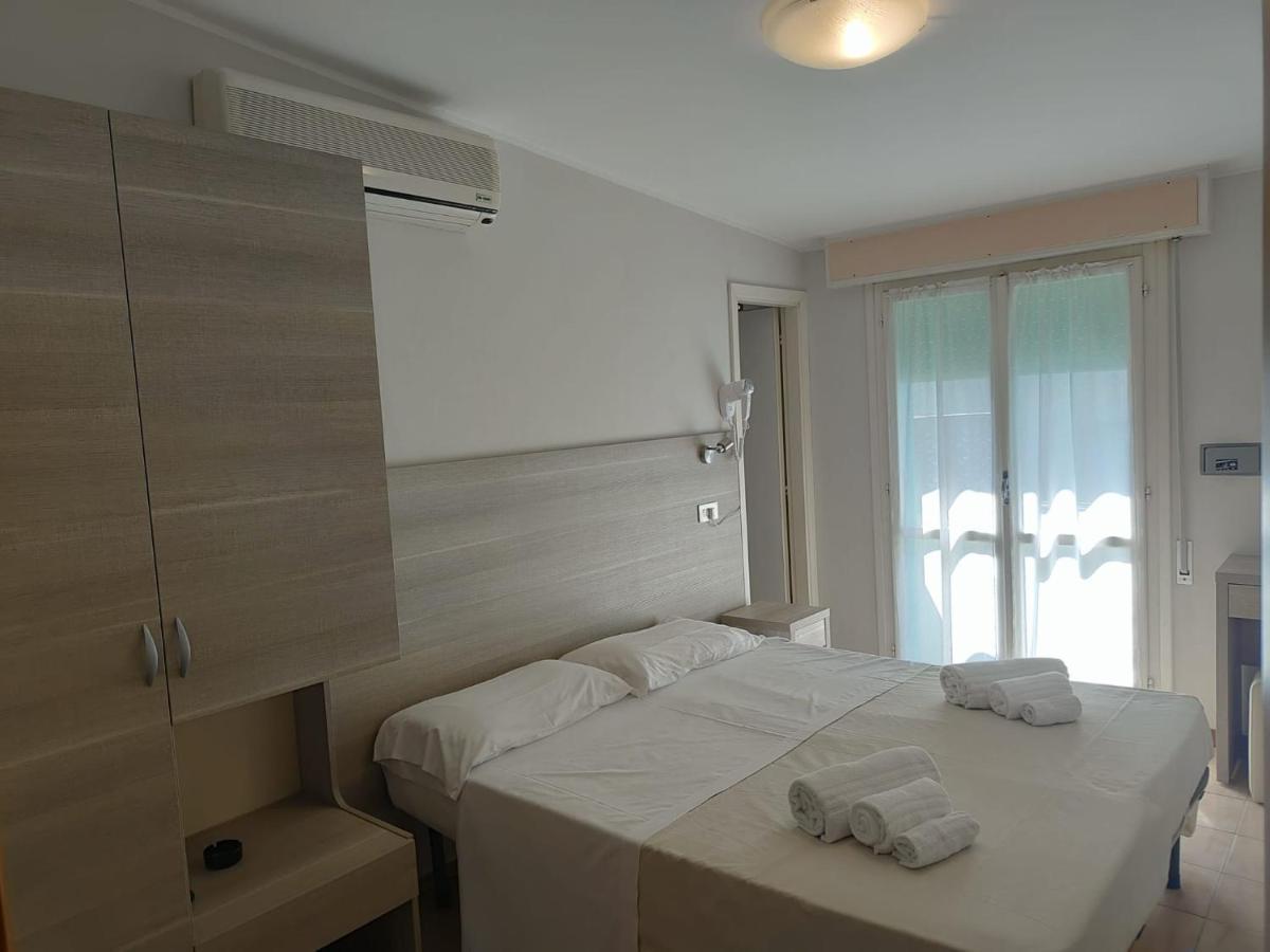 Hotel Gioiella Rimini Esterno foto