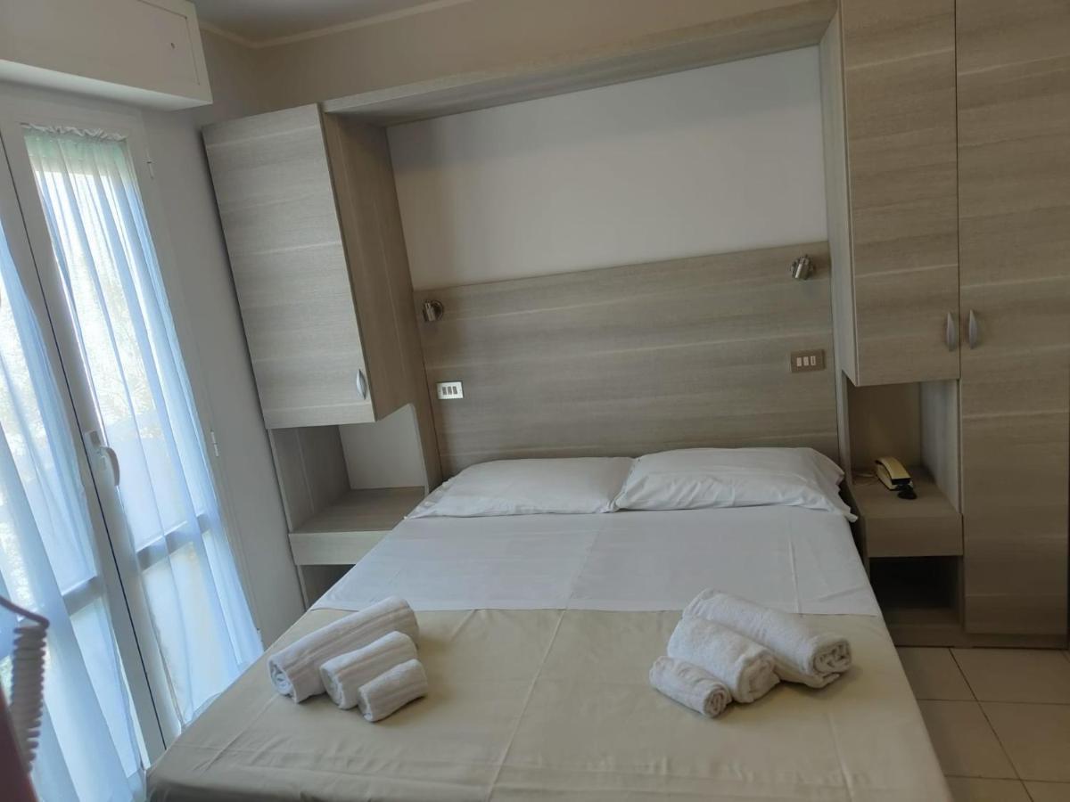 Hotel Gioiella Rimini Esterno foto