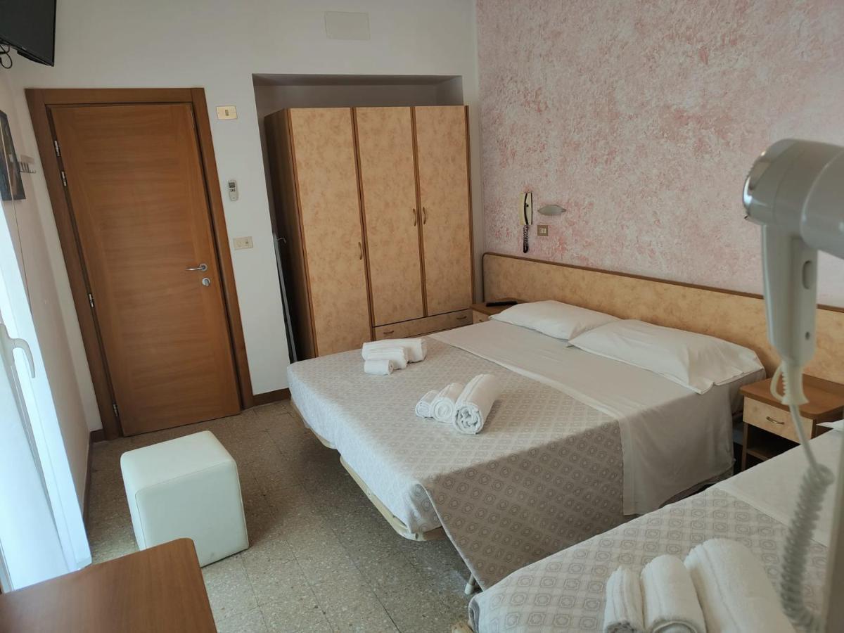 Hotel Gioiella Rimini Esterno foto