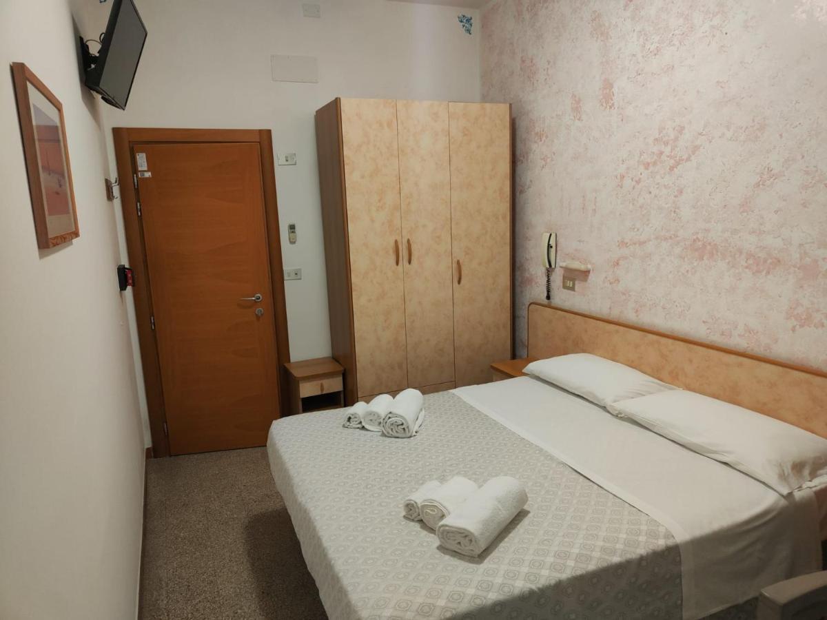 Hotel Gioiella Rimini Esterno foto