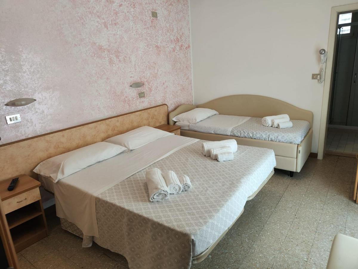 Hotel Gioiella Rimini Esterno foto
