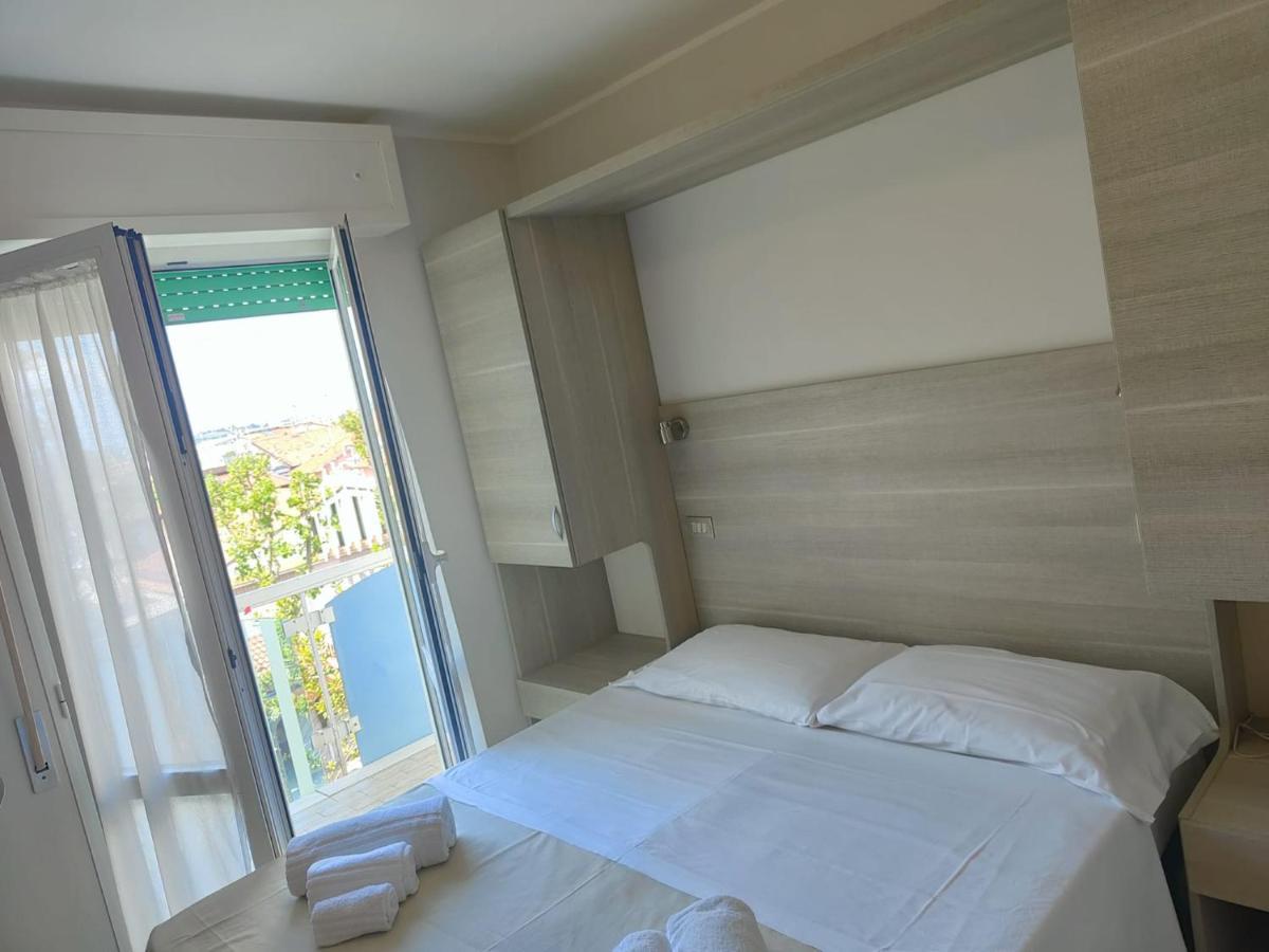 Hotel Gioiella Rimini Esterno foto