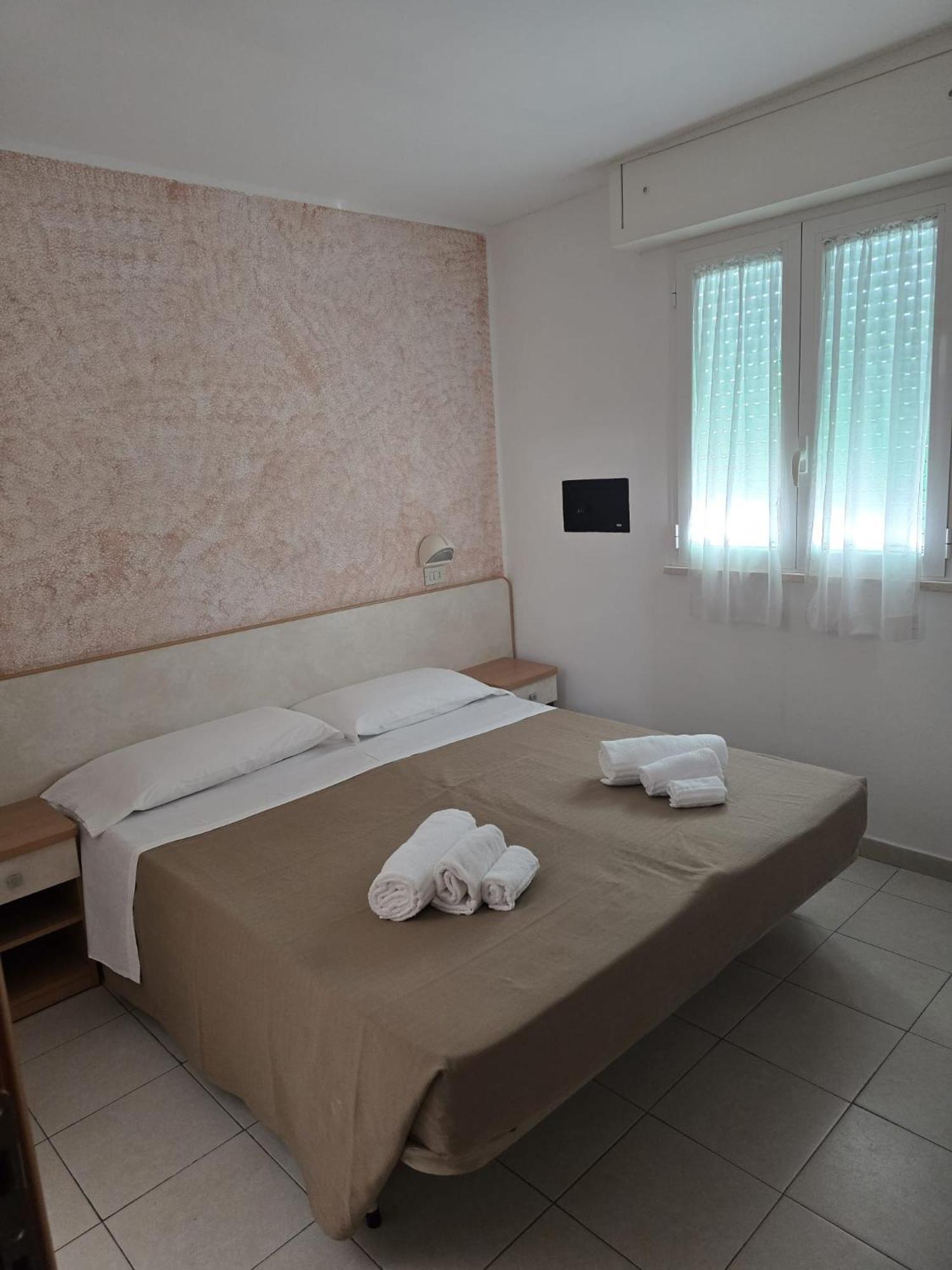 Hotel Gioiella Rimini Esterno foto